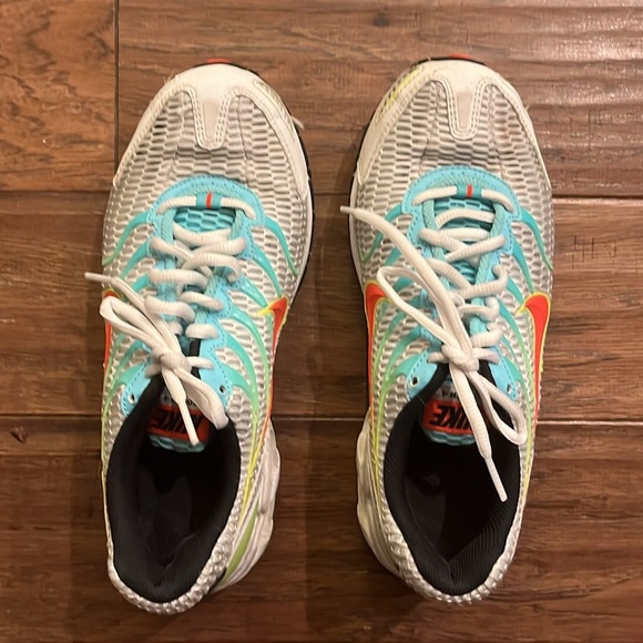 Women’s Nike Torch 4 Sneakers Size 9 - Picture 2 of 6